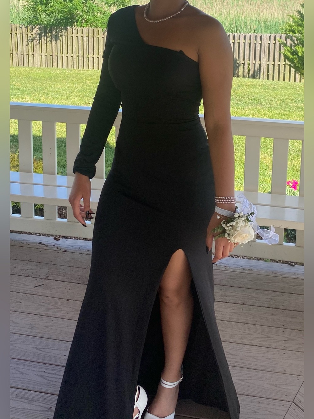 Elegant One-Shoulder Black Evening Gown